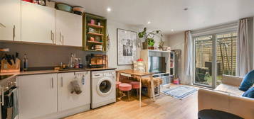 Flat to rent in Shore Road, Hackney, London E9