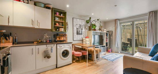 Flat to rent in Shore Road, Hackney, London E9