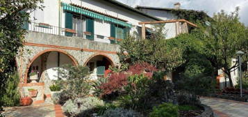 Villa unifamiliare via Sant'Antonio, Gragnana, Sorgnano, Torano, Carrara