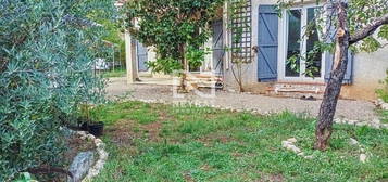 Exclusivité FAYENCE : Jolie villa de plain pied rénovée  2 chambres beau jardin