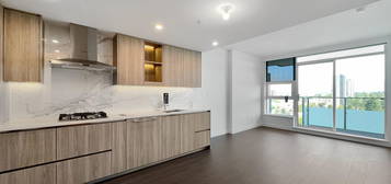 1701 13778 100 AVENUE, Surrey, British Columbia 