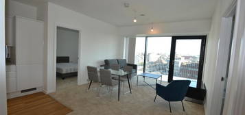 Flat to rent in Ilford Hill, Ilford IG1