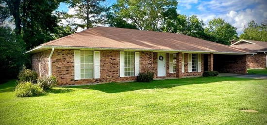 1710 Pope Cir, McComb, MS 39648