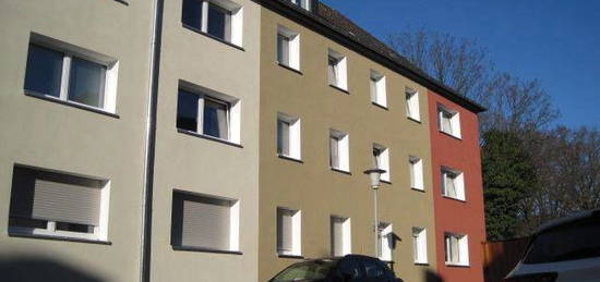 Renoviert und bezugsfertig... Schöne 3-Zimmerwohnung mit Laminat und Balkon!!!