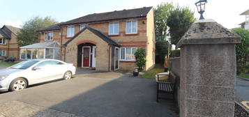 Flat for sale in Magnolia Court, Uxbridge UB10