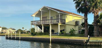 1438 Mango Dr, Tiki Island, TX 77554