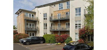 Flat to rent in Isis House, Chertsey KT16