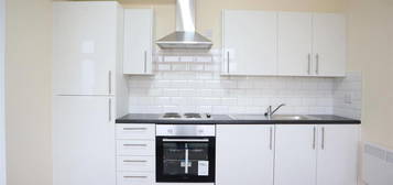 Studio to rent in Hanworth Road, Hounslow TW4