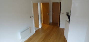 Flat to rent in Flowers Way, Luton LU1