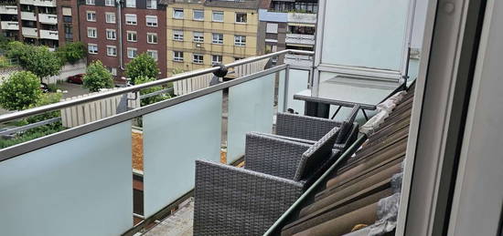 Gepflegte helle 2-Zimmer-Dachgeschosswohnung mit Balkon in Gladbeck Fußgängerzone