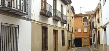 Casa adosada en calle de Pintor Julio Garc&#xED;a Villena, 4