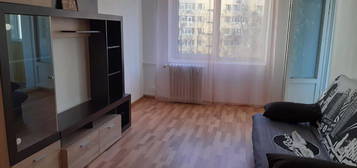 Inchiriez ap renovat, mobila noua,2 cam, Teiul Doamnei-10 min metrou