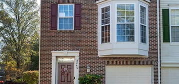 8245 Lamberts Ln, Alexandria, VA 22309