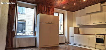 Vente - Grand studio semi-équipé de 32,5 m² - Saint-Etienne - Secteur Jacquard - Préfecture