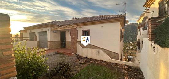 Casa adosada en venta en Alcaucín