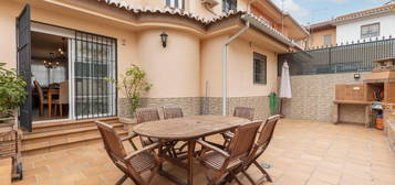 Casa adosada en venta en Calle el Torcal, Híjar