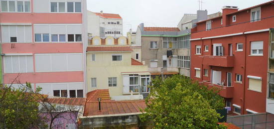 Apartamento T3 para arrendar em Almada