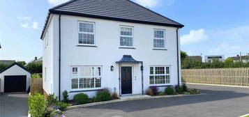 4 bed detached house for sale