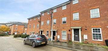 4 bedroom terraced house to rent