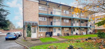 Maisonette for sale in Priory Close, Hoddesdon EN11