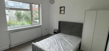 Room to rent in Fleetwood Road, London NW10