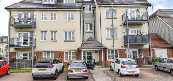 Flat for sale in Coppice Square, Aldershot, Hampshire GU12