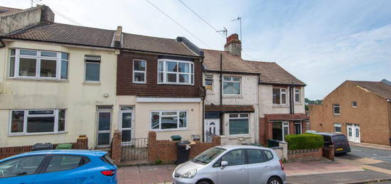 5 bedroom terraced house