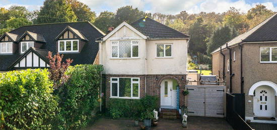 Detached house to rent in Roughdown Avenue, Hemel Hempstead, Hertfordshire HP3