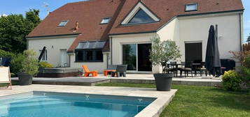 Chaingy proche Orleans, maison d architecte de 228 m², piscine, terrain  1500 m²