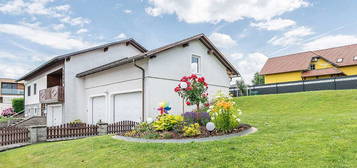 Wallsee: Gepflegtes Einfamilienhaus mit Gartenidylle, PV-Anlage, Doppelgarage und Ausbaupotenzial