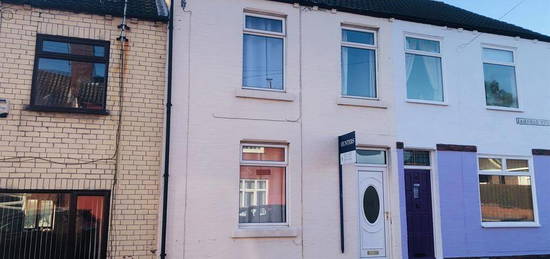 Terraced house to rent in Fairfield Avenue, Pontefract WF8