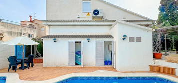 Chalet en plaza Pau Casals en Segur de Calafell, Calafell