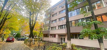 Apartament 2 camere - bloc reabilitat - centrala proprie - metrou Favo