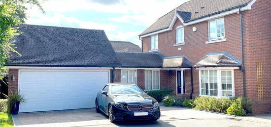 5 bedroom detached house