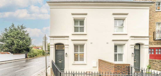 End terrace house to rent in North Hill, London N6