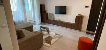 APARTAMENT 2 CAMERE, ETAJ INTERMEDIAR, ZONA LINISTITA