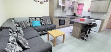 6 bedroom terraced house