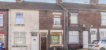 Semi-detached house to rent in Pinnox Street, Tunstall ST6