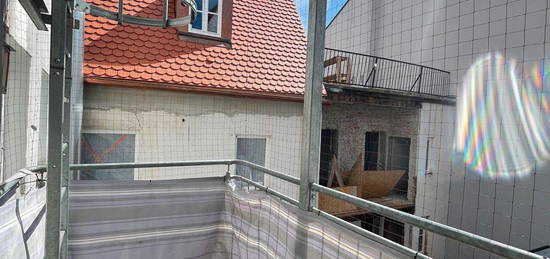 **Nur Schriftliche Anfragen - Wohnen in der Altstadt** - Appartement mit Balkon und separaten Badezimmer