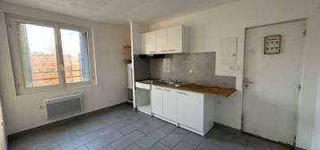 Apt RDC T2 rénové 32m2 centre ville Flins