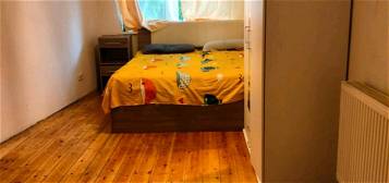 Room on rent from June 1 to July 5