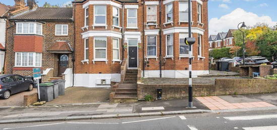 Flat to rent in Colney Hatch Lane, Muswell Hill N10