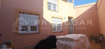 Casa adosada en venta en Centro