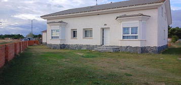 Chalet en calle Pimpollar en Sanchonuño