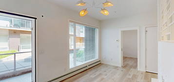3130 Thirsk St NW #113, Calgary, AB T3B 6H4