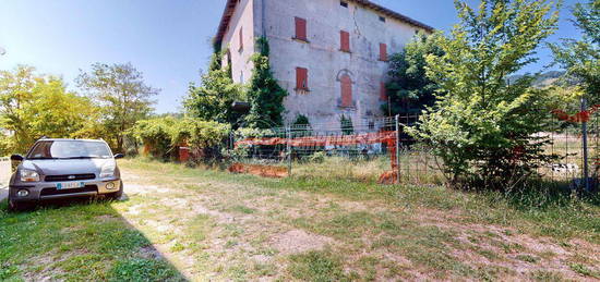 CASA INDIPENDENTE BIFAMILIARE CON GIARDINO DA RIST