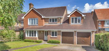 5 bedroom detached house