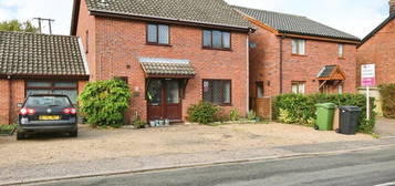 3 bedroom link detached house for sale