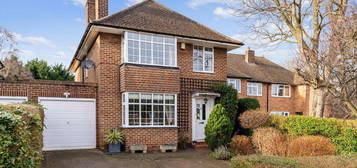 4 bed link detached house for sale