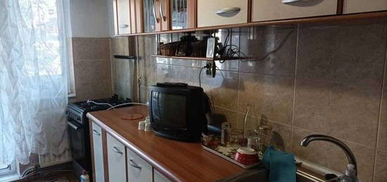 Apartament cu 2 camere decomandat-etaj1-zona Mag.Tineretului Deva